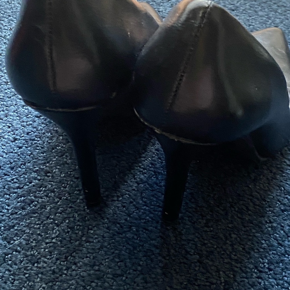 Delicious Black Pointed Toe Pumps - Picture 4 of 7